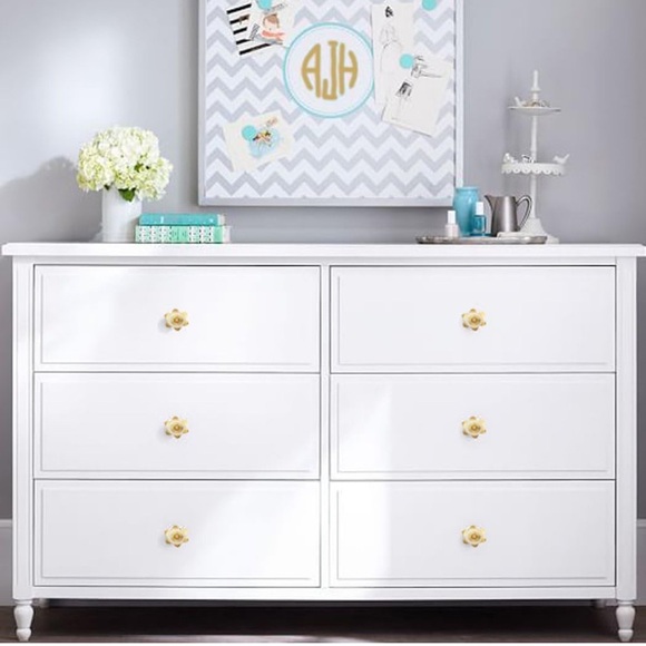 SOLD (2) Sets Crystal White and Gold Floral Drawer Knobs - Picture 2 of 12